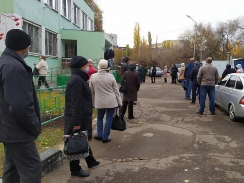  Причину огромных очередей в поликлинике раскрыла жительница Воронежа 