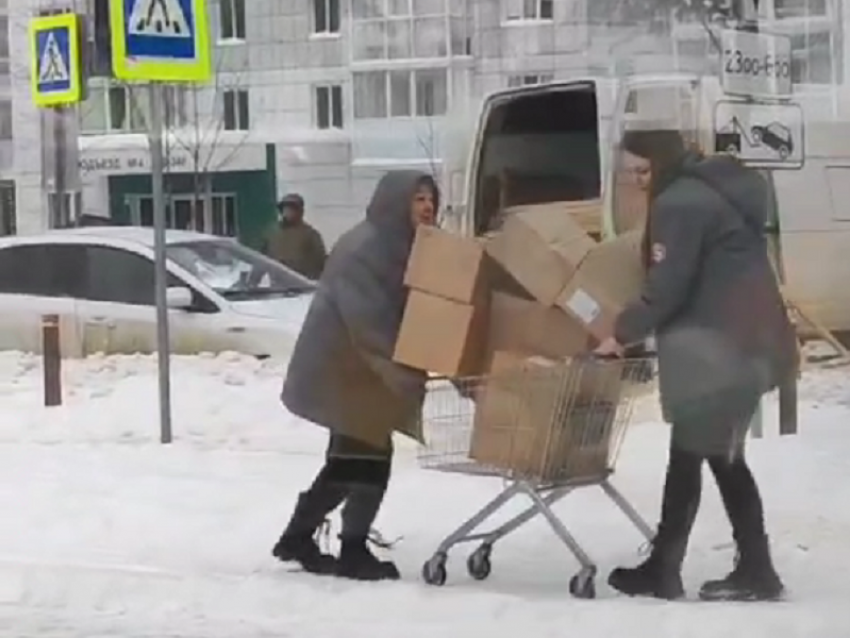Особенности снежной погрузки сняли на видео в воронежской «Пятерочке»