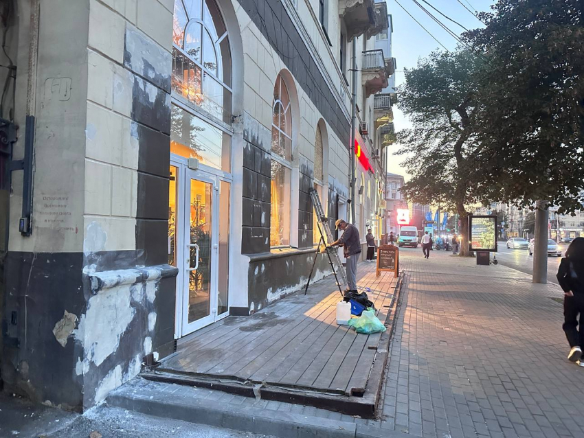 Как выглядит тротуар после демонтажа веранды «Моне» в Воронеже