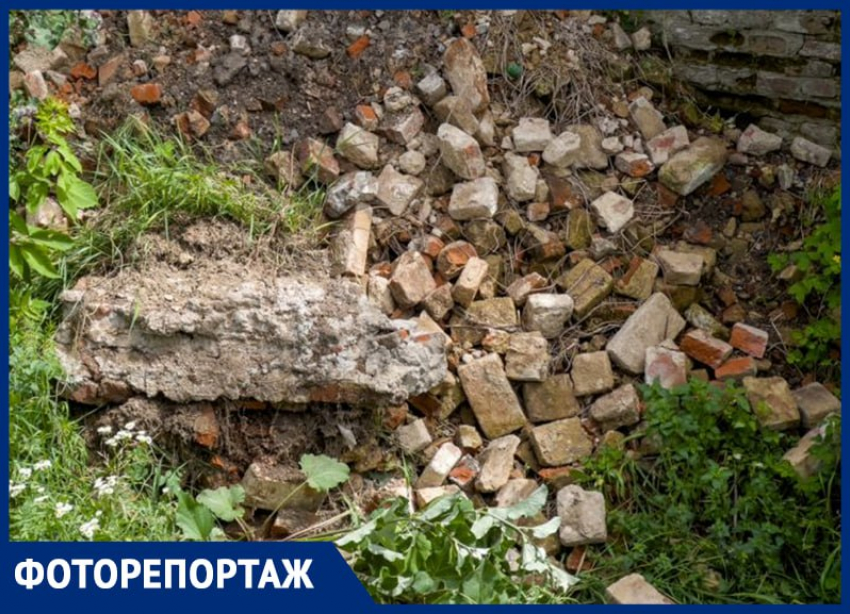 Заросли, мусор и обрушенная стена: как выглядит самая старая улица Воронежа