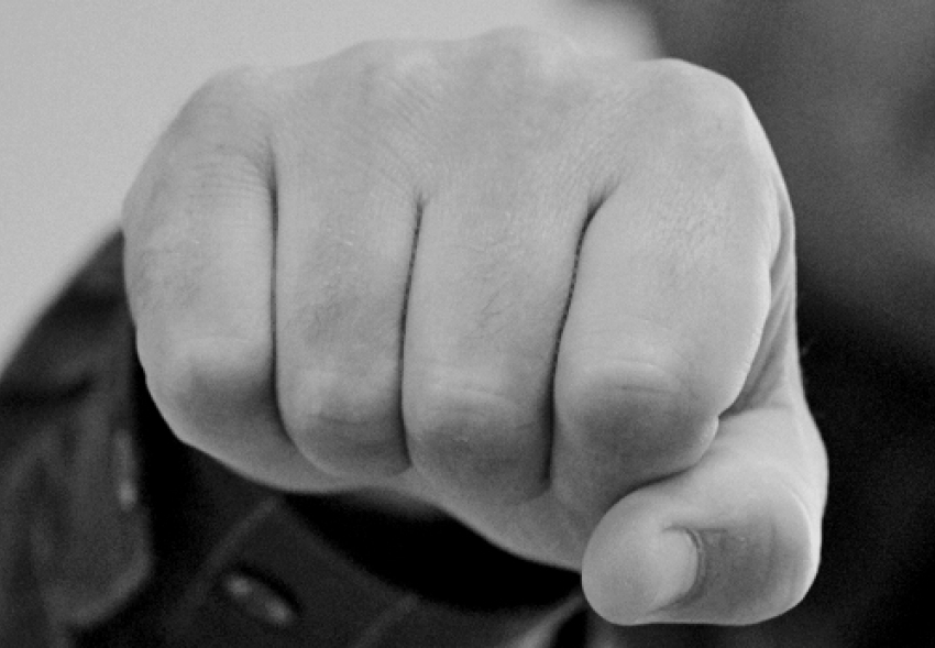 В Воронеже мужчина ударил мать с такой силой, что она умерла 