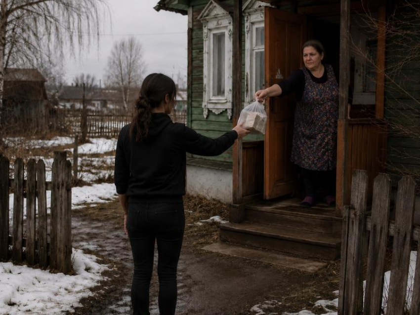 Курьершу мошенников из Алтая поймали с поличным и отправили в колонию в Воронежской области