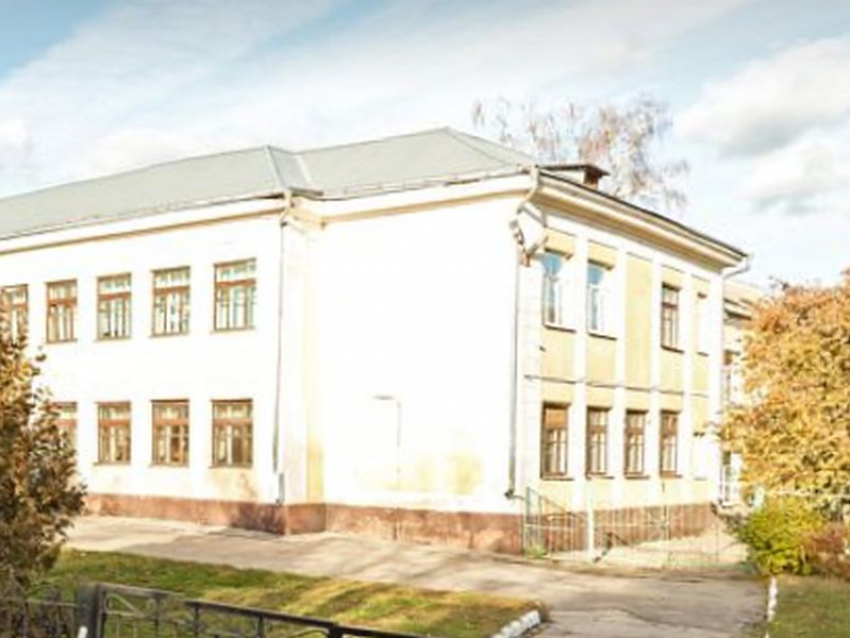 Никто не захотел ремонтировать за 40 млн рублей историческое здание школы в Воронеже