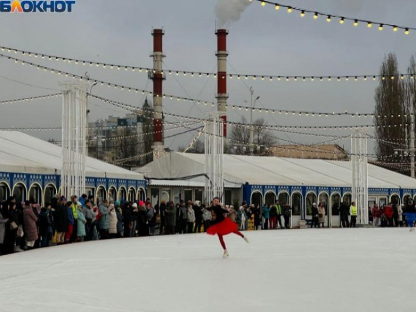 Четверть миллиона воронежцев посетили ледовый каток на Адмиралтейской площади