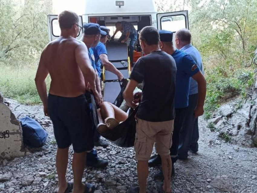 Жительница Воронежа с ребенком провалилась в шахту в Крыму