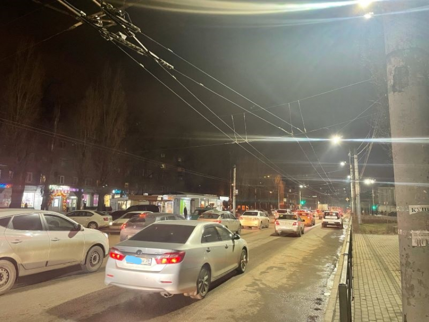 Пятничные пробки завладели главными улицами Воронежа