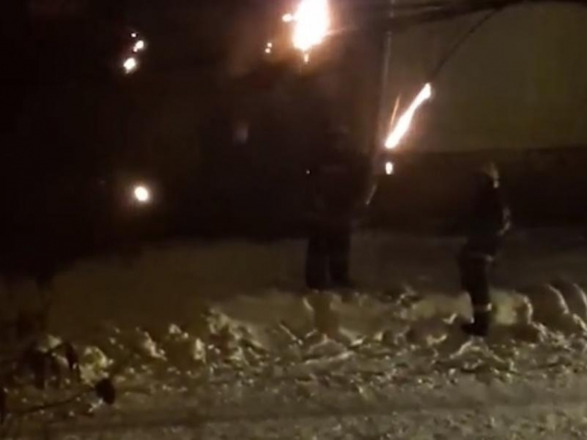 Спасатели рассказали, где и почему тушили пожар снежками в Воронеже