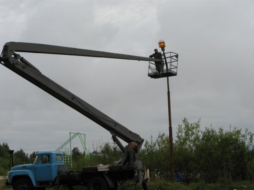 «Воронежгорсвет» пользовался опасной для людей автовышкой