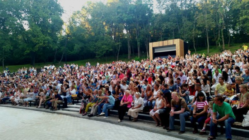 Акция «Ночь кино» в воронежском «Зеленом театре» собрала больше 1,5 тысяч участников