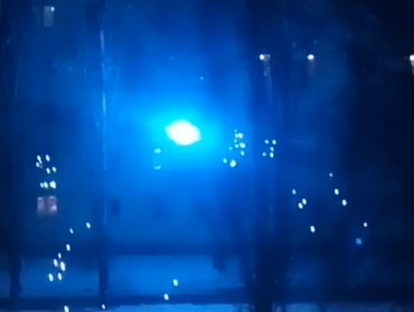 Красочный обрыв линии электропередач в Воронеже попал на видео