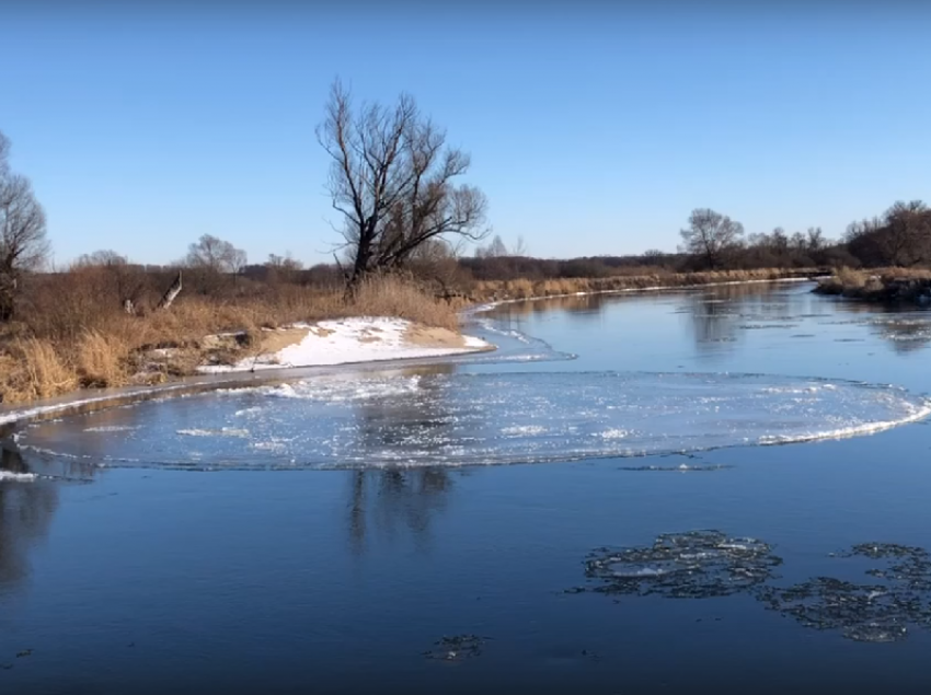 Редкую «лунную льдину» удалось снять на реке Воронеж