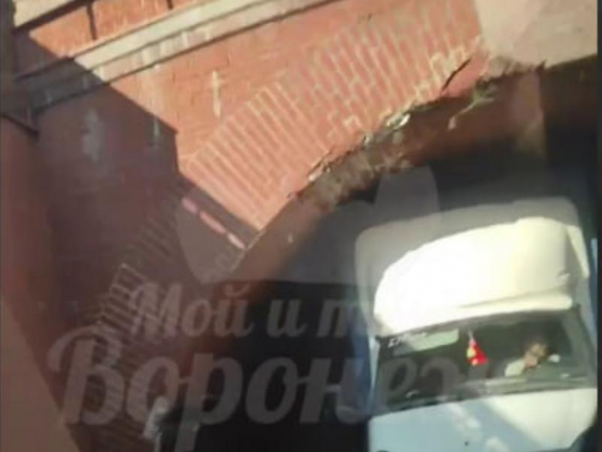 Воронежский Каменный мост продолжает “пожирать” жертв