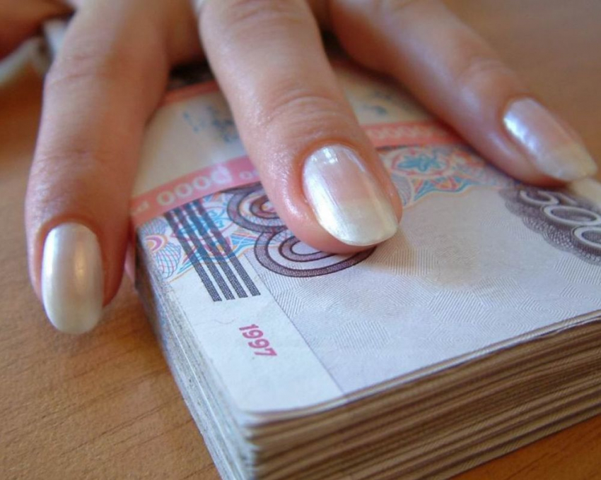 В Воронежской области женщина украла деньги у любовника