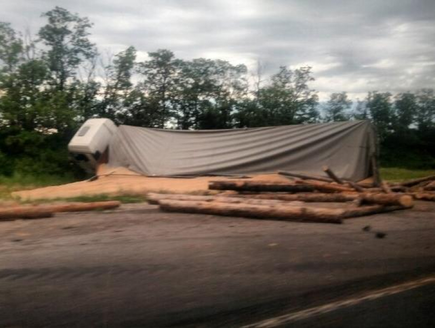 Фото страшной аварии воронежцы сравнили с фильмом ужаса