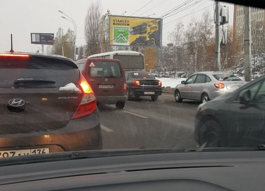 Начало рабочей недели в Воронеже отметилось 7-балльными пробками
