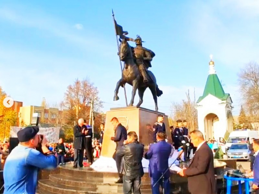 Под Воронежем торжественно открыли памятник воеводе времен Годунова