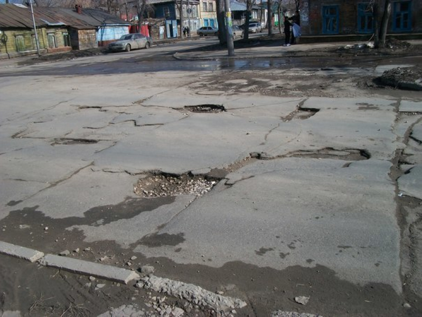 Алексей Гордеев обратил внимание на плохой ремонт воронежских дорог