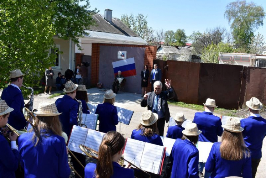 Танцевальный марафон «Вальс Победы» устроили в Ленинском районе Воронежа