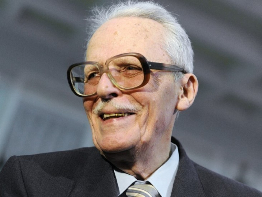 В Воронеже повесили памятную доску в честь Бориса Васильева