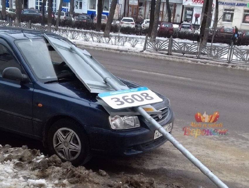 Платные парковки жестоко наказывают автомобили в центре Воронежа