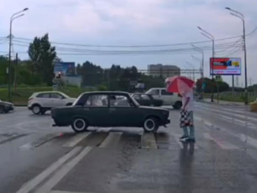 За секунду до: лихач-виртуоз избежал трагедии в Воронеже