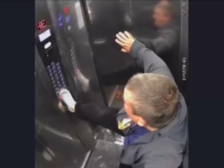 Воронежский Халк сломал лифт ногами