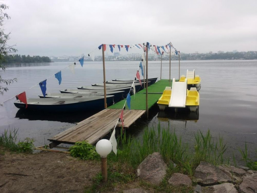 Воронежцы незаконно катались на катамаранах и лодках в парках «Алые паруса» и «Дельфин"