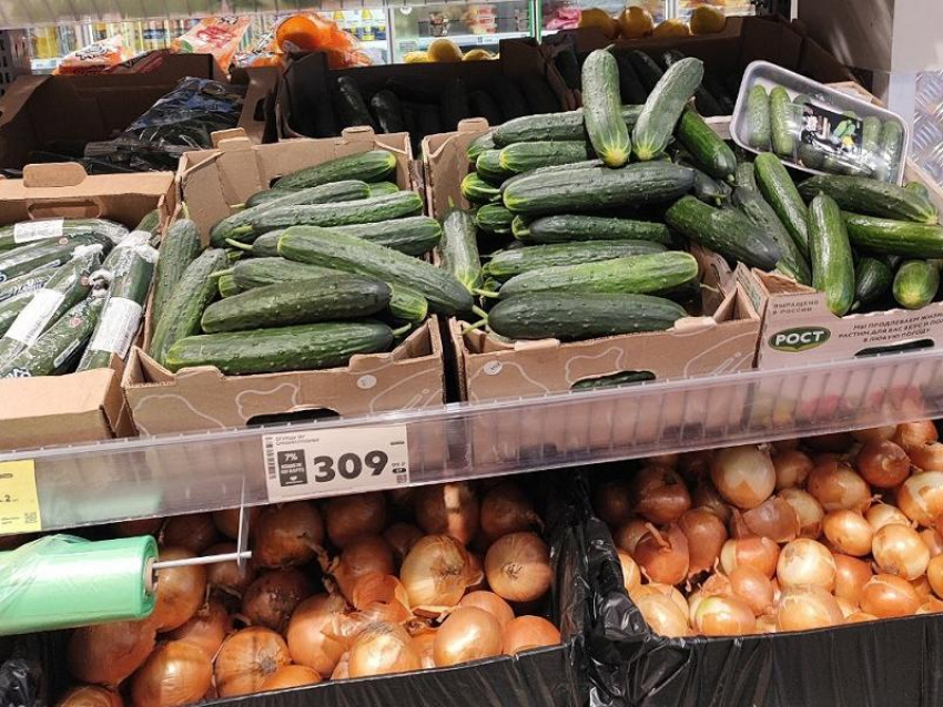 Цены на огурцы догнали виноград и авокадо в Воронеже 