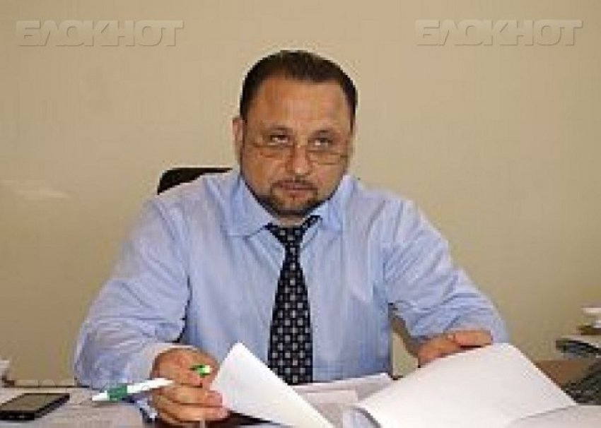 Руководитель управления делами воронежского губернатора Виталий Шабалатов снова оказался в центре коррупционного скандала