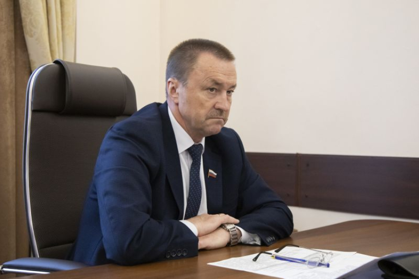 Председатель облдумы Юрий Матузов помог воронежцам в решении соцвопросов и вопросов ЖКХ