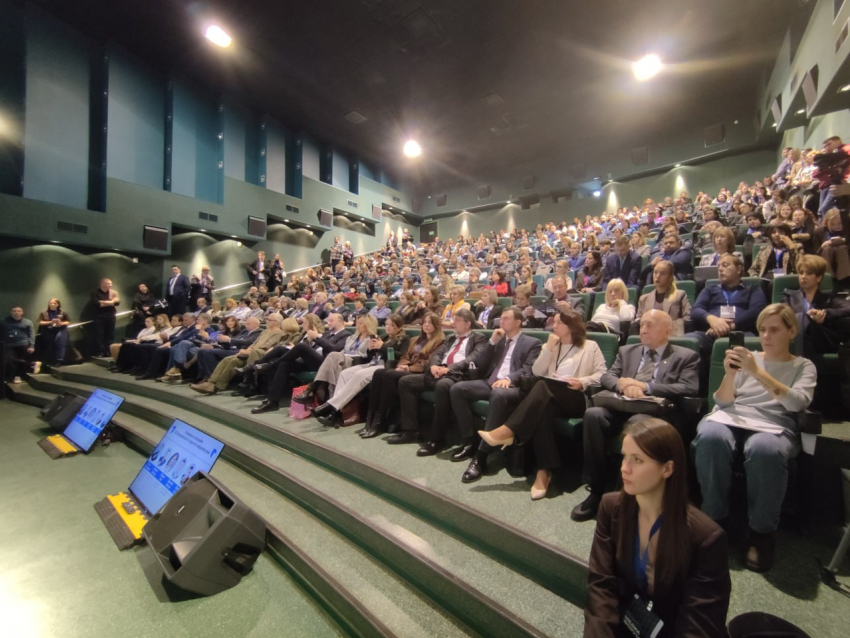 "Пространство для честного профессионального разговора": губернатор Гусев - о медиафоруме в Воронеже