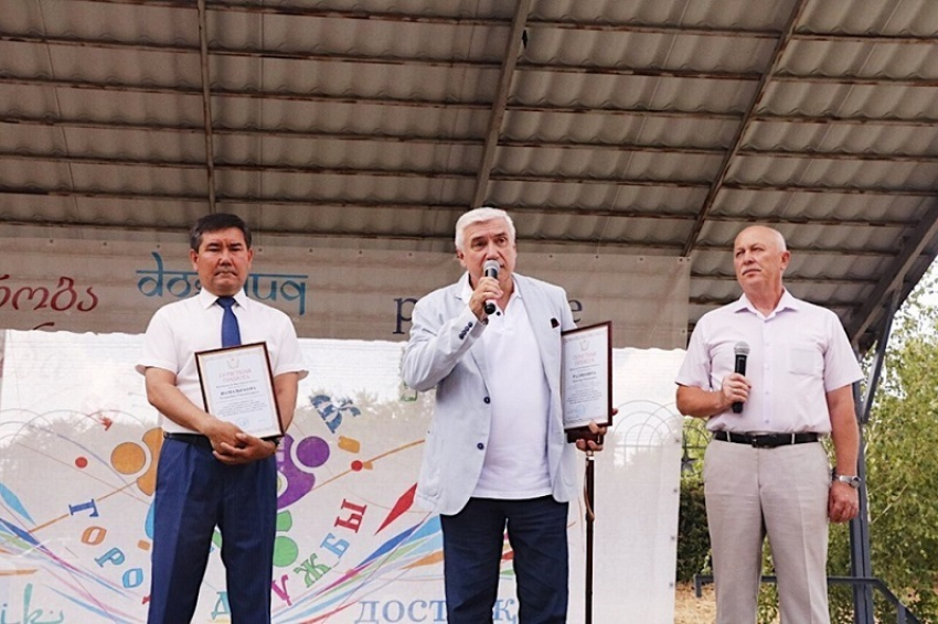 Воронежский губернатор наградил регионального лидера партии «Родина»