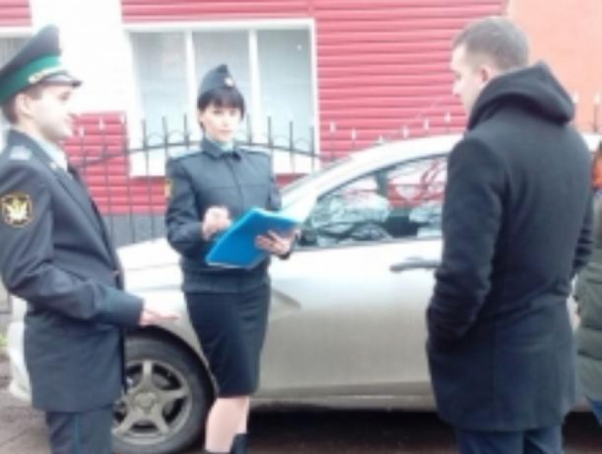 Приставы за долги арестовали 7 машин в Воронеже