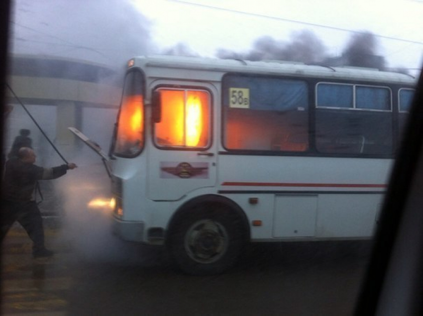 В Воронеже загорелся «Пазик»