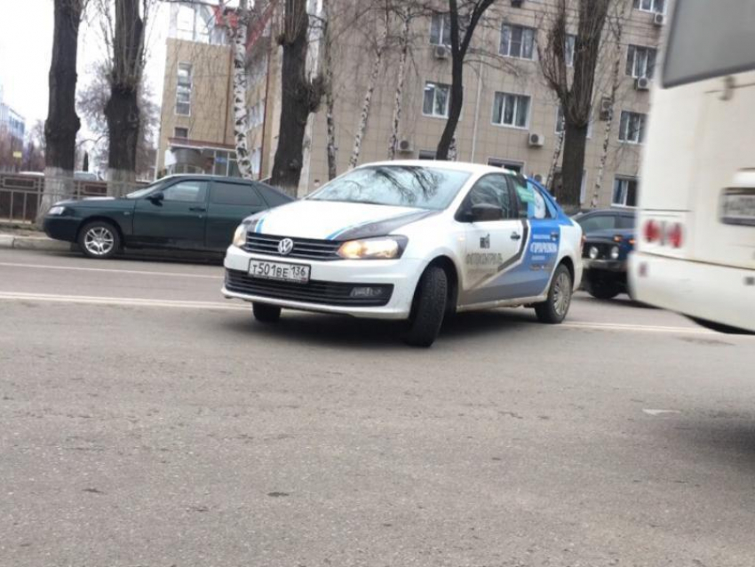 Машина «Горпарковок» показала превосходство над другими водителями в Воронеже