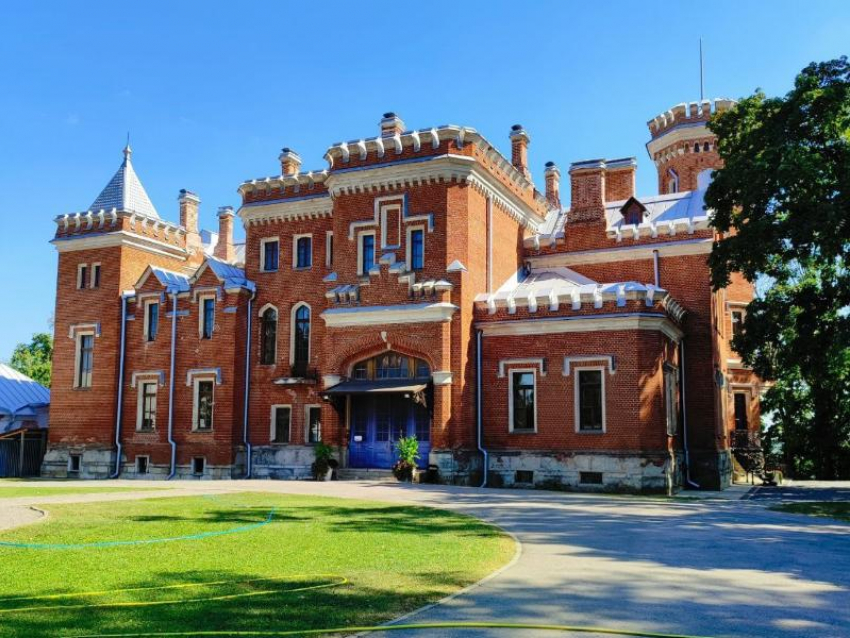 Реставрация на триста миллионов рублей ждет Дворец Ольденбургских под Воронежем