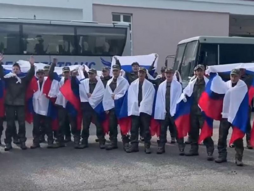 Четверых воронежских военных вернули из украинского плена 