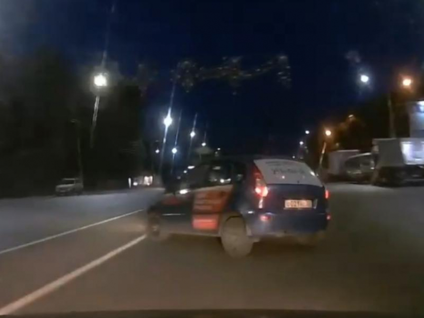 Таксист устроил смертельно опасную подставу водителю в Воронеже