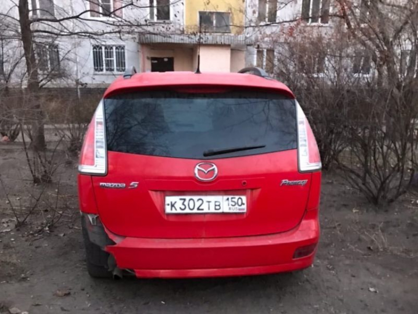 Парковка Mazda во дворе вызвала у воронежца логическую ошибку