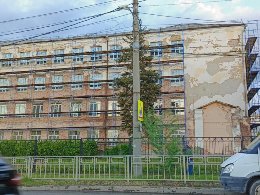 Ремонт школы пошел не по плану в Воронеже