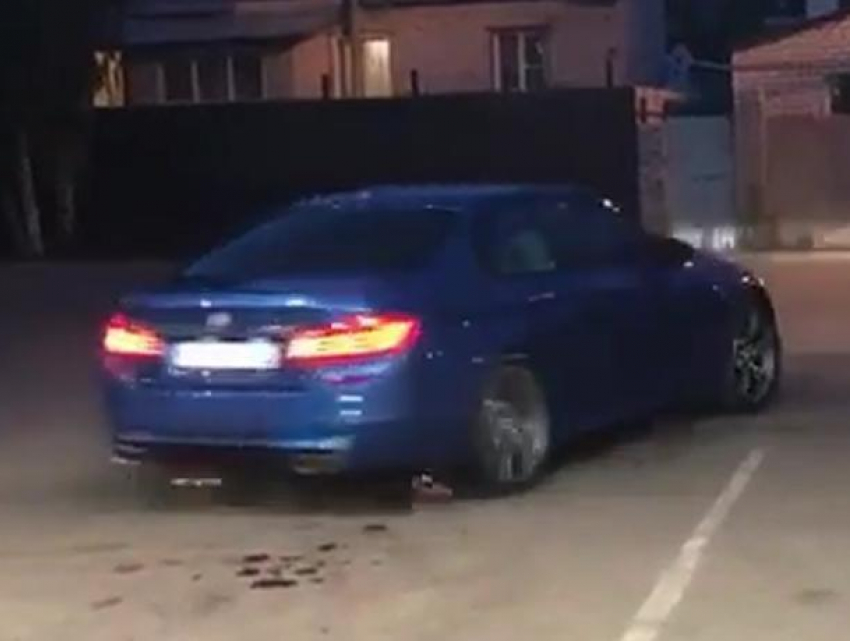 Искрометный дрифт BMW M5 на шиповке сняли в Воронеже