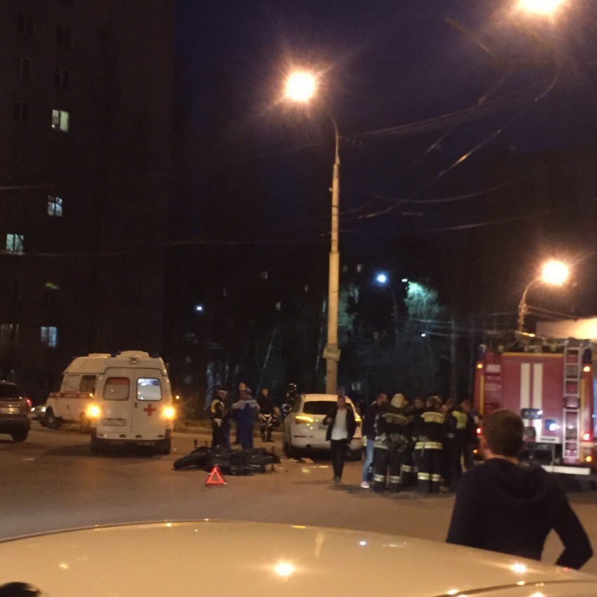 Последствия столкновения мотоцикла с Audi Q7 сняли в Воронеже