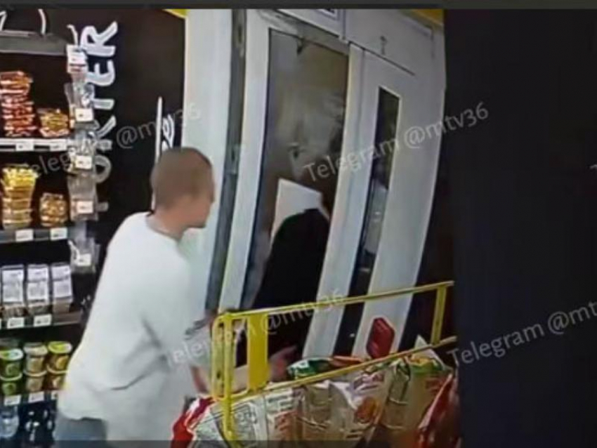 Коварные воришки чипсиков попали в кадр в Воронеже