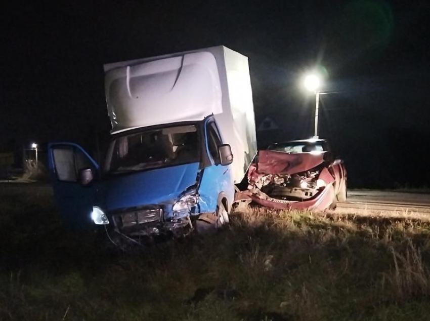 Три человека попали в больницу после «пьяного» ДТП в Воронежской области