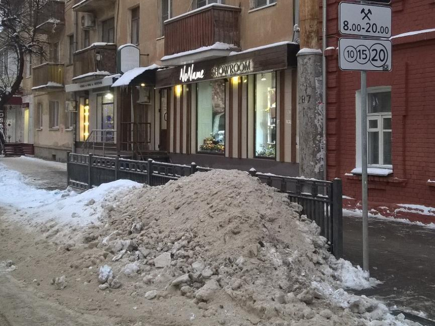Не оплативший парковку сугроб заметили в центре Воронежа