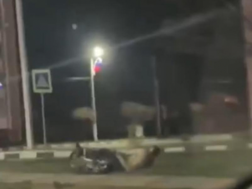 Ронял его, сам падал: тяжелая попытка украсть велосипед попала на видео в Воронежской области