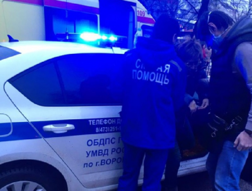 Стало известно состояние женщины, упавшей на несанкционированной акции в Воронеже 