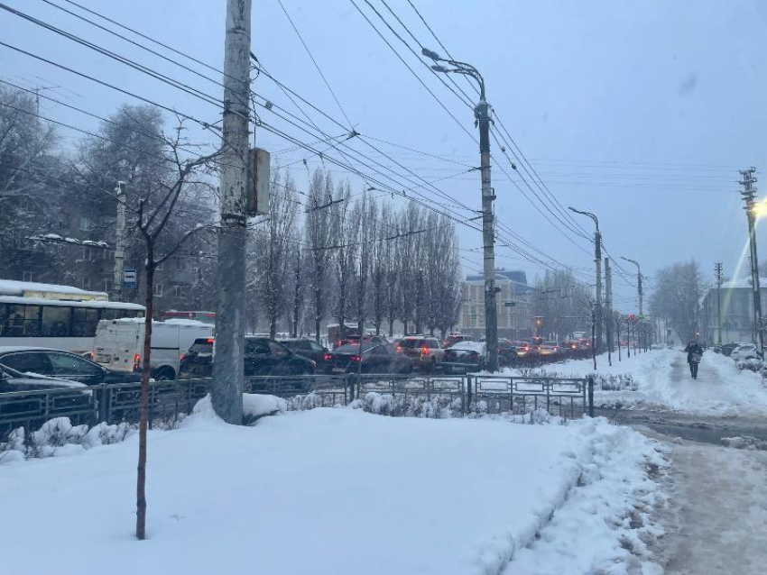 Остроумное развлечение придумали воронежцы, стоя в пробке на Московском проспекте 