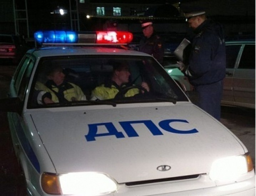 В Воронеже хозяин автомобиля и его приятель вступили в схватку с грабителем