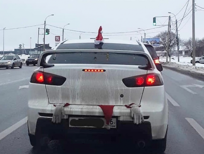 Мнимое похищение Деда Мороза продемонстрировал Mitsubishi в Воронеже